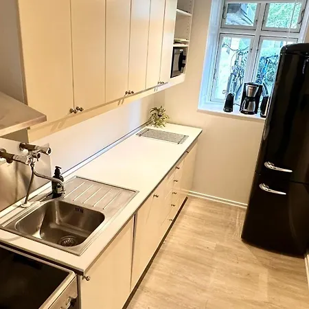 59m2 I Gadeplan Med Parkering Lige Udenfor *