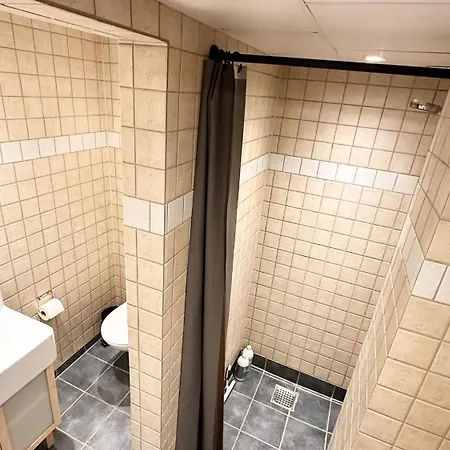 アパート 59m2 I Gadeplan Med Parkering Lige Udenfor オールフス