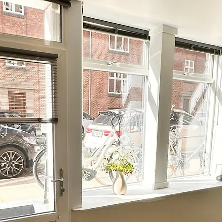 アパート 59m2 I Gadeplan Med Parkering Lige Udenfor *