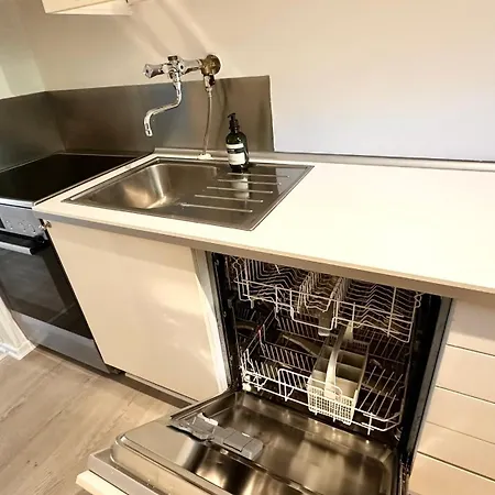 59m2 I Gadeplan Med Parkering Lige Udenfor Apartment *