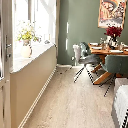 Apartment 59m2 I Gadeplan Med Parkering Lige Udenfor